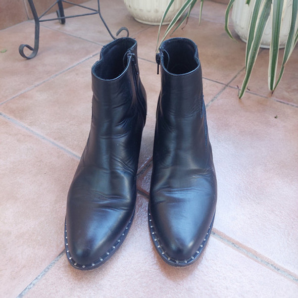 Botas De Cuero Mujer N° 39  Con Tachitas. Rebajadas! 0