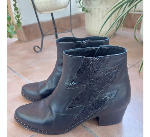 Botas De Cuero Mujer N° 39  Con Tachitas. Rebajadas! 1