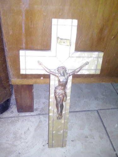 Crucifijo De Madera Nacarado Con Cristo De Metal 0