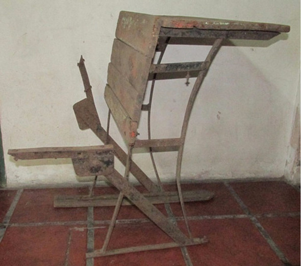 Muy Antiguo Pupitre A Restaurar, De Hierro, Original 0