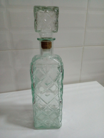 Antigua Whiskera O Licorera Tallada En Vidrio 0