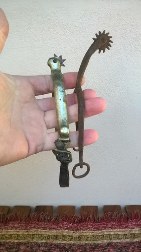 Lote De 2 Antiguas Espuelas Hierro Y Metal Blanco Guachas 0