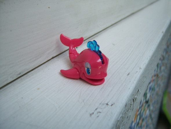 Ballena Magenta . Largo : 5 Cm 1