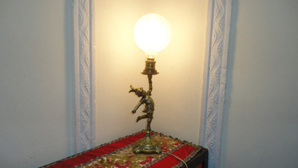 Importante Lampara Antigua De Mesa Bronce Con Figura Mirala 0