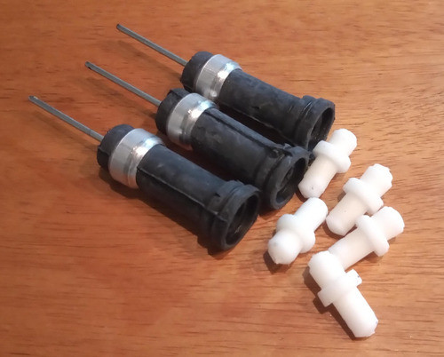 Picos Para Inflar Pelotas ( X 3 U) + 5 Un. Válvulas Silicona 0