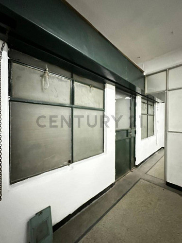 Alquiler, Local, 4 Ambientes, A Una Cuadra De San Martín, Brazo Oriental! 1