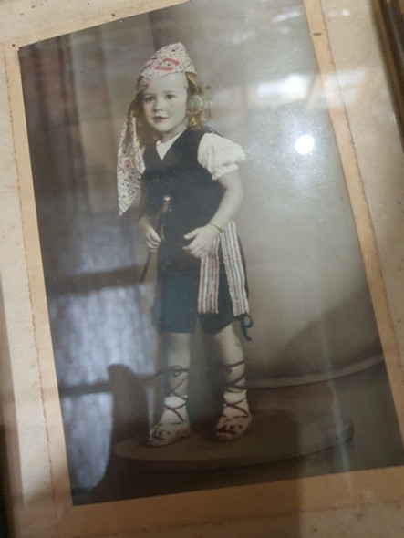 Antiguo Cuadro Con Foto De Niño Con Disfraz De 1946  022 1