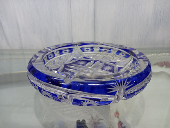 Manyantiques - Antiguo Cenicero Cristal Tallado Azul Grande 0