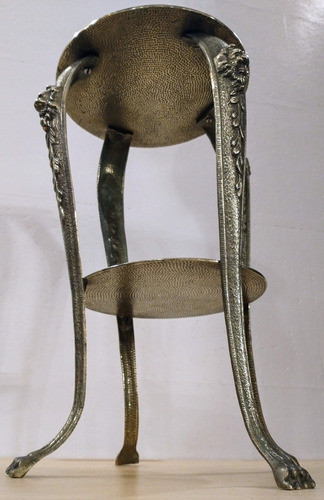 Mesa De Bronce Chica. Alto 42,5cm Ancho 30cm 1