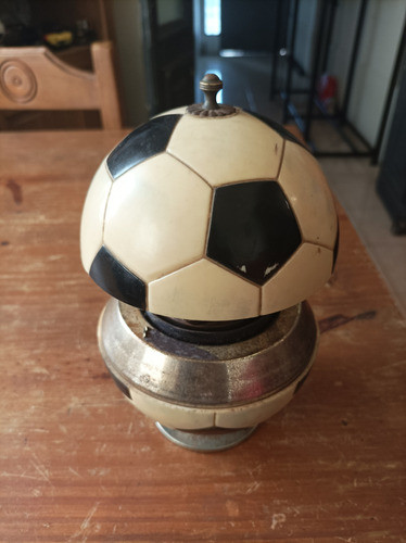 Cigarrera Antigua Con Forma De Pelota De Fútbol 1