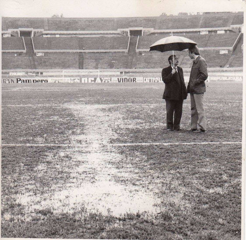 Futbol Estadio Centenario Fotografia Cancha Inundada 0