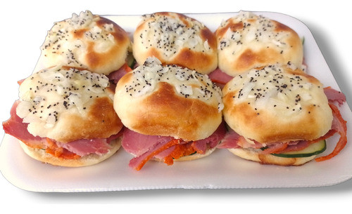 Pletzalej Con Pastrón Y Pepino 0