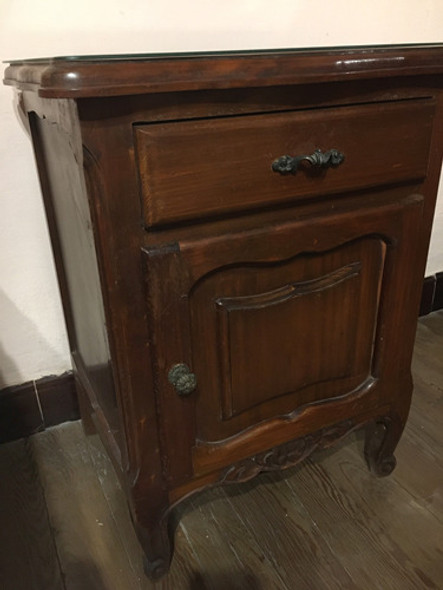 Mesa De Luz Provenzal Francés Madera Y Herrajes De Bronce 1