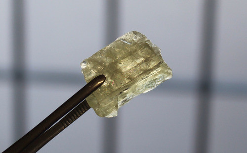 Kunzita Verde-amarillo Cristal Natural En Bruto Calidad Gema 1