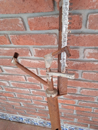 Antigua Bomba De Combustible Con Medidor 1