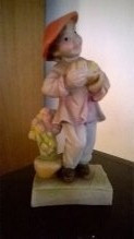 Estatua Antigua De Un Niño Chino 0