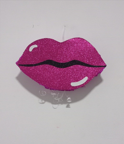 Piñata Labios Beso Tini 1