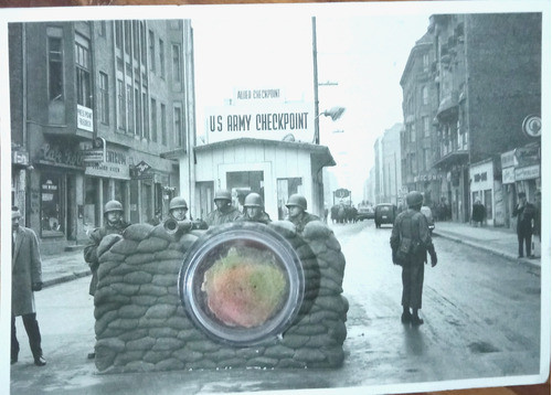 Postal Histórica Con Trozo Muro De Berlín 0