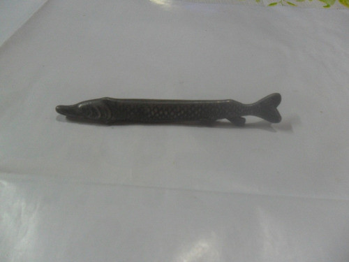 Antiguo Portacubierto Esturion Metal Pescado Pez 1
