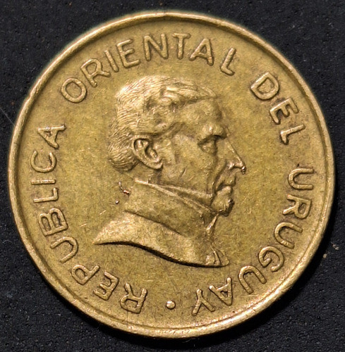 Moneda Uruguay 2 Pesos 1994 Con Defecto Artigas Narigon 0