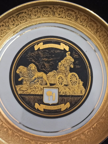 Antiguo Platito Decorativo De Madrid En Porcelana 1