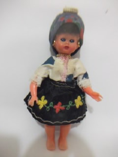 B. Antigo - Boneca Portuguesa Em Plástico Duro Anos 60 0