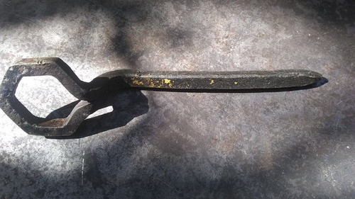 Llave Tuercas / Tapa De Eje De Carro Hierro Forjado Antigua 0