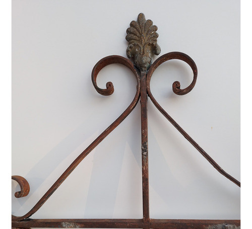 Antigua Parte De Reja Forjada Remachada Tipo Cruz Aljibe 1