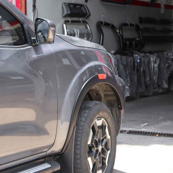 Fenders Spaco Negros C/detalles Rojos Nissan Frontier 2021+ 1 Fenders Spaco Negros C/detalles Rojos Nissan Frontier 2021+ 1