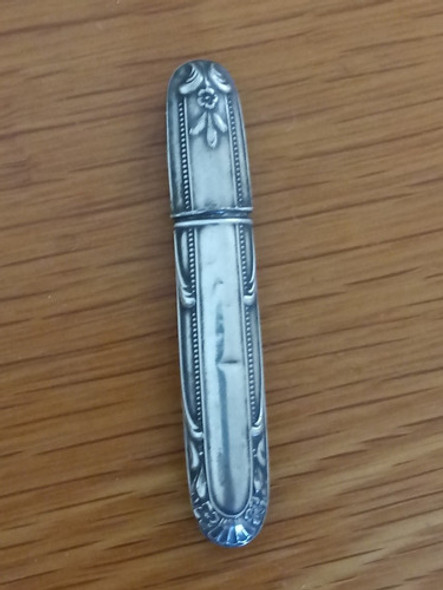 Antiguo Porta Agujas De Plata 0
