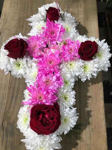 Bouquet Cruz - Condolencias - Arreglos Funebres 1