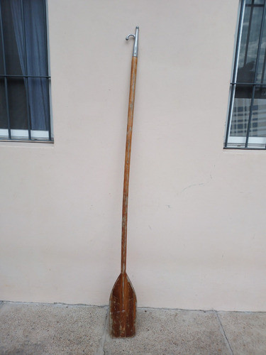Antiguo Remo En Madera Con Gancho Robador En Aluminio 1