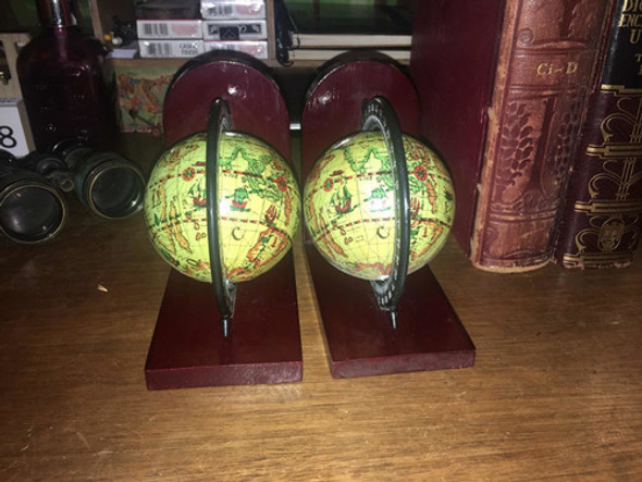 Sujeta Libros Antiguo Globo Terráqueo Precio X 2 1