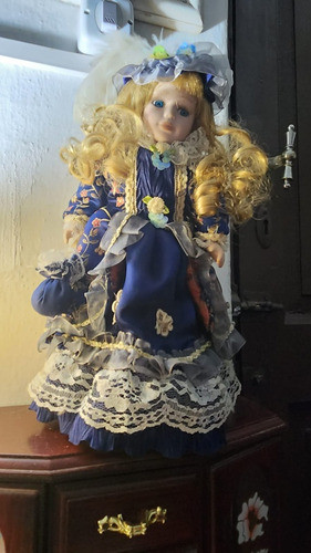 Muñeca Antigua Musical De Porcelana 1