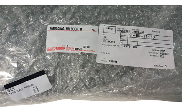 Moldura Friso Porta Traseira Direita Corolla Cross 2021-2023 1 Moldura Friso Porta Traseira Direita Corolla Cross 2021-2023 1