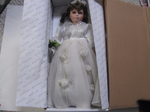 Novia  Muñeca De Porcelana- Vestida En Caja Original 1
