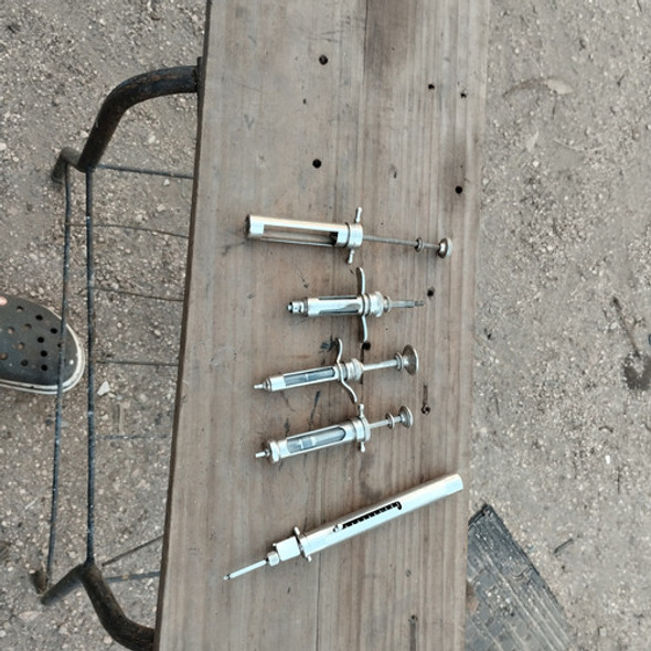 Lote De  Antiguas Jeringas De Bronce 0