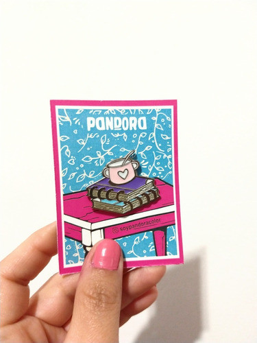 Pin Metálico Mate Rosa Soy Pandora Color Mate Y Libros 1