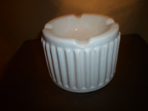 Cenicero De Cerámica Blanco Retro Vintage Hermoso, Decada Del 80 0