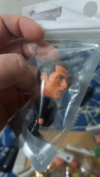 Muñeco Soccerwe Cabezón - Cristiano Ronaldo - Elegante Traje 1