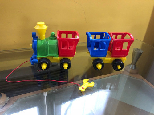 Tren Con Vagon De Plastico De Colores 32cm X12cm De Ancho 1