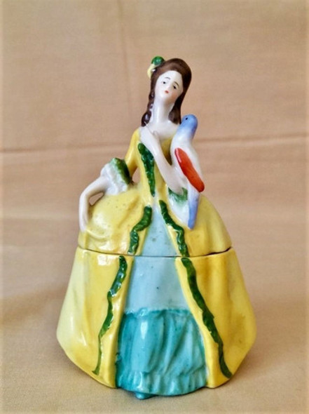 Pequeño Alhajero Alemán Con Dama Antigua 0