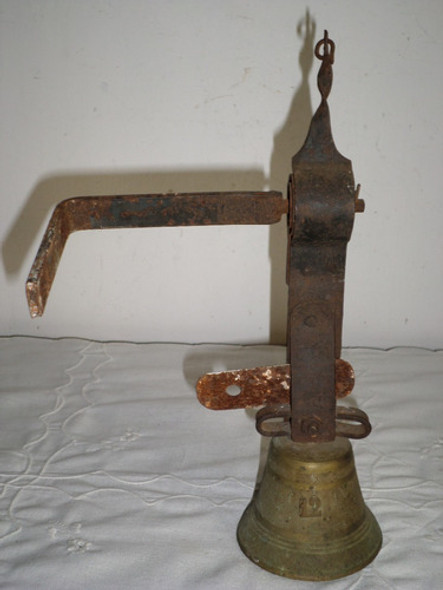 Antigua Campana De Broce De Campo Con Su Antiguo Soporte 0
