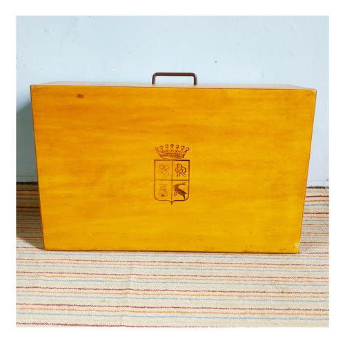 Valija De Madera Vintage Con Escudo Grabado 1
