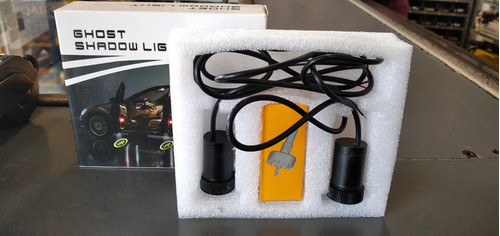 Luz De Cortesía Puerta De Auto Con Logo 1
