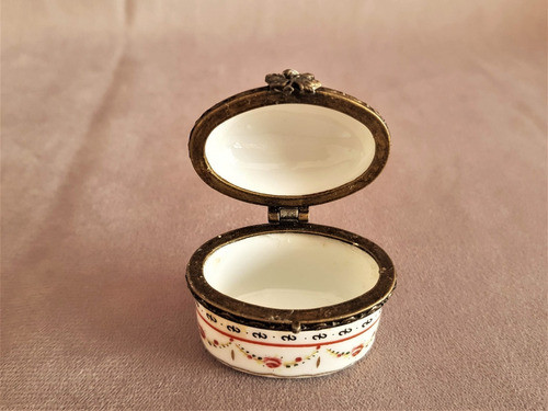 Hermoso Pastillero En Porcelana 1