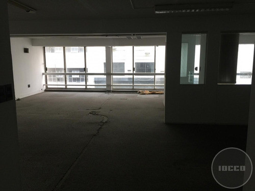Oficina En Ciudad Vieja -  2° Piso  Edificio Presidente  - 1