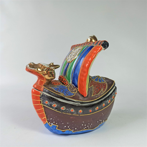 Hermosa Caja En Porcelana Satsuma Forma De Barco Con Dragón 1