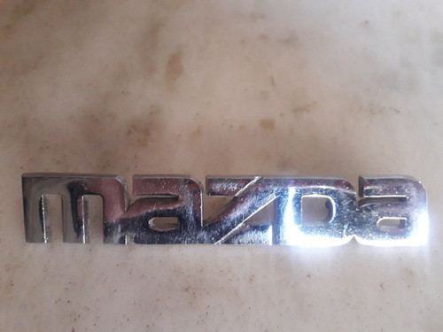 Insignia Mazda De Metal 1