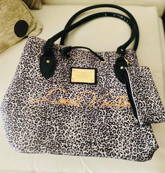 Cartera Animal Print Con Monedero En Material Símil Gamuz 0 Cartera Animal Print Con Monedero En Material Símil Gamuz 0